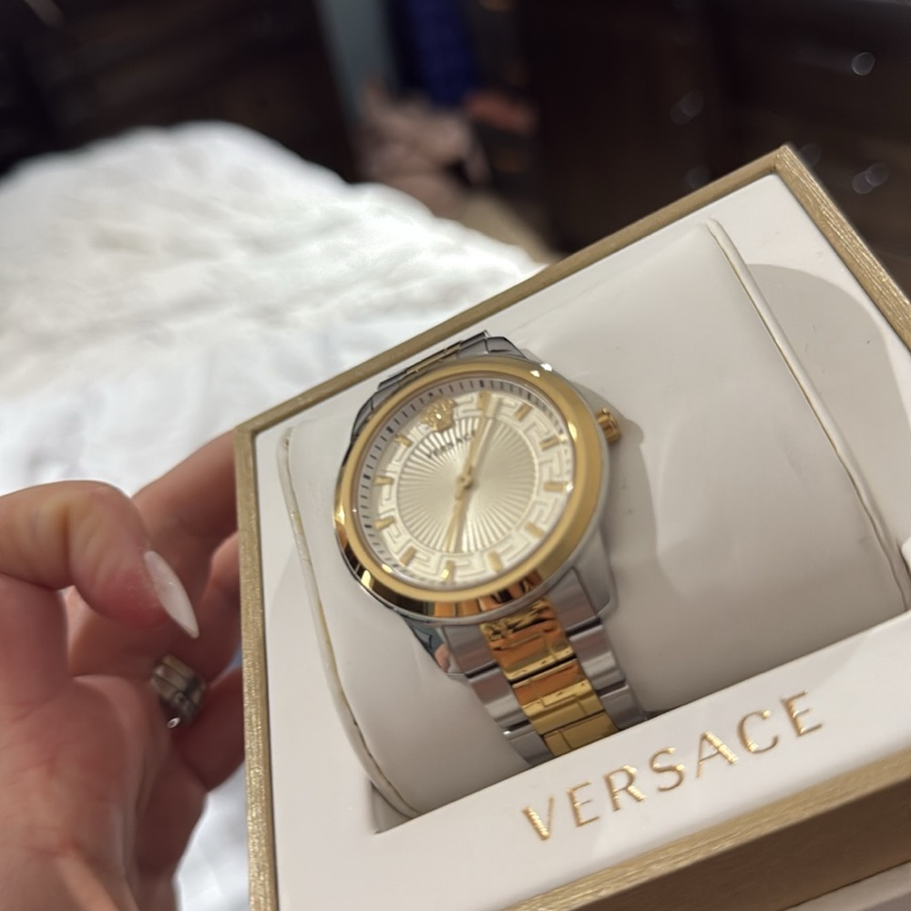 Versace Watch - Picture 3 of 6